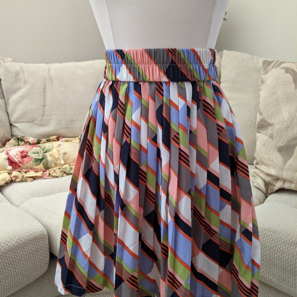 Multicolor striped pleated skirt
